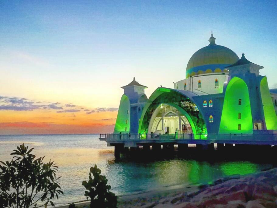 Leju 21 樂居 Explore Malacca From A Riverside House Eksteriør billede